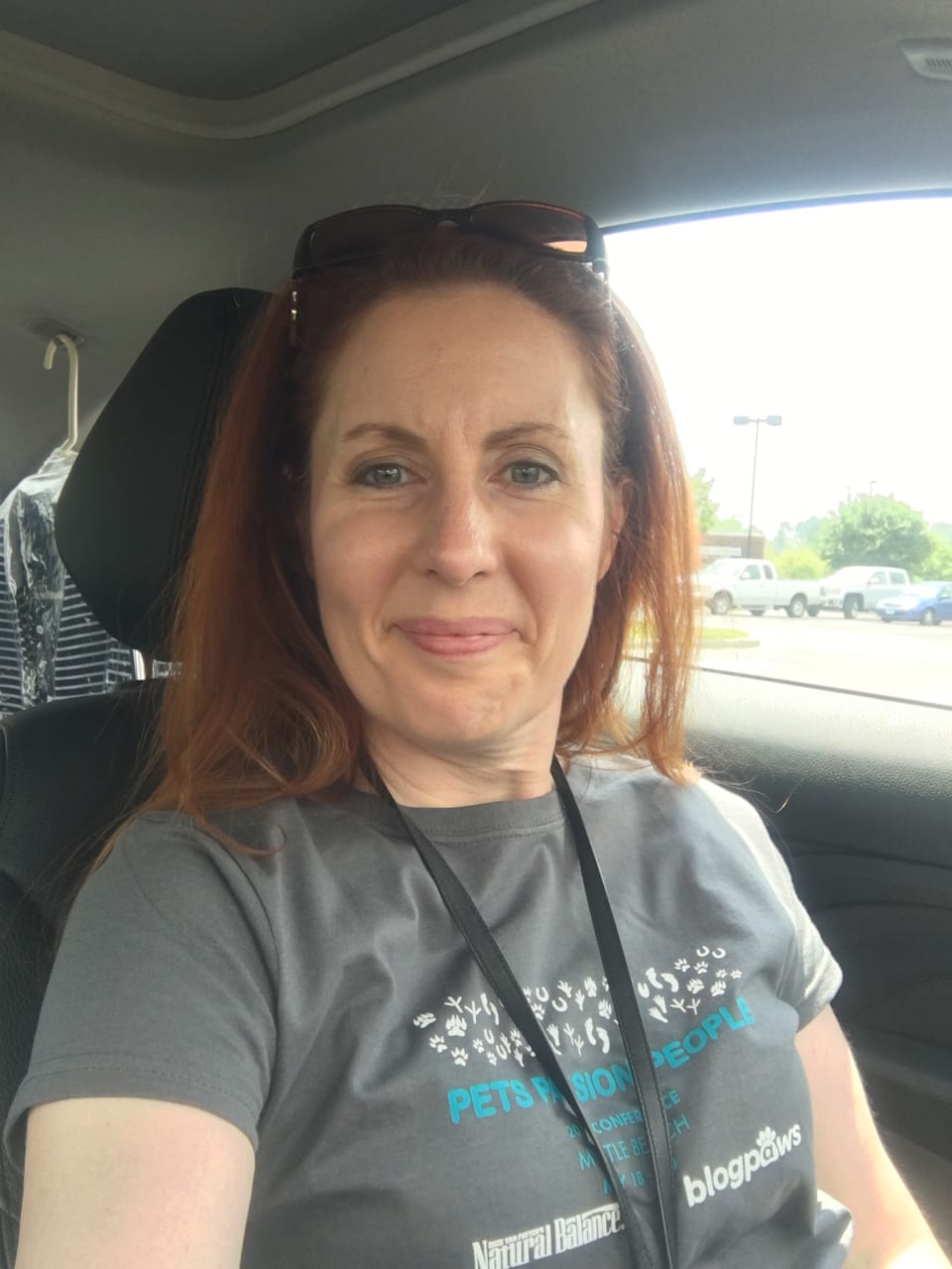 Kim Butler The URL Dr in her BlogPaws 2017 Conference Tshirt
